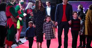 William and kate were given special permission to visit the air cadet squadron by the queen as the royal family remains in mourning. Prince William And Kate Post A Card To Grandma Diana On Mother S Day In The Uk A Week After The Interview With Harry And Megan Eminetra