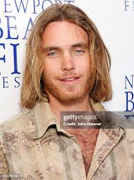 11 Photos & High Res Pictures