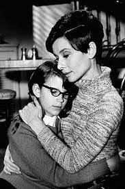 Aceasta este una dintre propunerile pe care ti le facem vizavi de timpul tau liber de miercuri. AsteaptÄ PanÄ Se IntunecÄ