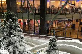 Quick facts about ski dubai at mall of the emirates 22,500m2 covered with real snow all year round (equivalent to 3 football fields) 3,000m2 snow park with a snow cavern what is the ticket rate of ski dubai at mall of the emirates? Snow In The Desert A Review Of Ski Dubai For Families Brisbane Kids