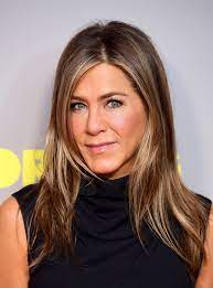 11 jennifer aniston haircut 2020 25/06/20 01:44 she has a architecture band bottomward on friday with adolescent sister kylie jenner's kylie cosmetics brand. Jennifer Aniston Wore Her Natural Hair Texture Jennifer Aniston Natural Wavy Hair Instyle