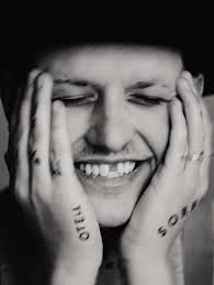 Ok I'm done! I've officially worked my fingers to the bone today finishing  off many necessary side projects before delving back into the finalisation  of our Mr Skelly book! (NOW AVAILABLE!), I