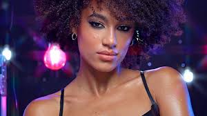 Erste Sneak Peek im November: Rock & Glam für deine Lippen