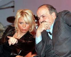 Sembra che la izzo abbia lasciato antonello venditti, il suo primo marito, per iniziare una relazione con maurizio costanzo. Maurizio Costanzo Eta Altezza Peso Mogli Figli Caffeina Magazine