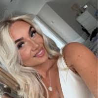 Thea Middleton's Instagram, Twitter & Facebook