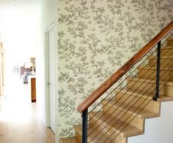 Bu bahçenin üzerinden geçmek için basmanın daha kolay olduğu ahşap döşeme de. Beton Izolasyon Malzemesi Dubleks Merdiven Duvar Kagidi