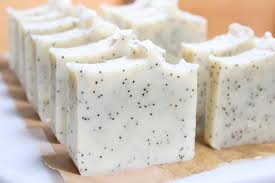 Il est sans huile essentielle, ni huile de palme. Savon Saponifie A Froid Exfoliant A L Ylang Ylang Biote Naturelle
