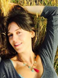 Como dice mi amiga @karla_melo_🫶 🎵🎶🫶 Soy poderosa, grandiosa mujer 🎶🎵  Tengo la fuerza tatuada en la piel Soy como el vino, el whisky y el ron Con  los añitos me pongo mejor🎼🎶🎵