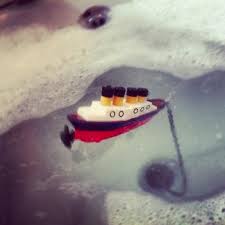 titanic sinking boat bath plug