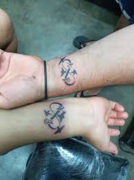 Tatuajes Silva Tatuajes En Pareja Para Nuestro Amigo Claudio Y Su Esposa Vero Un Infinito Con Sus Iniciales Y 3 Aves Que Representan A Sus Hijos Gracias Por La Confianza Recuerden
