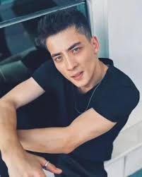 Uzak Şehir Kaya Albora kim? Atakan Özkaya kimdir?