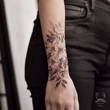 Black And White Daisy Tattoo Designs Beautiful Black And White Flower Tattoo Incredible Line Work Realism And Detail White Flower Tattoos Beautiful Flower Tattoos Tattoos