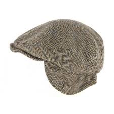 Une casquette en laine pour femme ne se sélectionne pas par pur hasard. Casquette Plate Thomas Cache Oreilles Chevrons Marron Laine