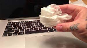 😁 Pro Tip: How To Clean Your Macbook Display - Youtube