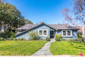 This property is not currently available for sale. 13459 Debby St Valley Glen Ca 91401 Mls 21 701100 Redfin