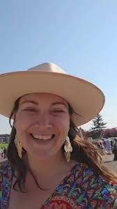 Diana Batten's Instagram, Twitter & Facebook