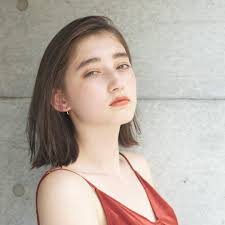 オンブル ボブ短い髪型美しい髪色の女性ファッションのトレンディなヘア