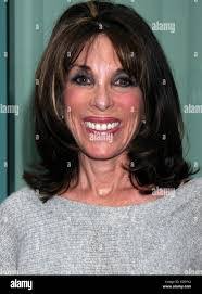 Darlene Stuart's Instagram, Twitter & Facebook