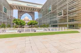 The distance between the mosque and mecca is 8676.85 km north west. Panoramablick Auf Die Masjid Tuanku Mizan Zainal Abidin In Putrajaya Malaysia 2085772 Stock Foto