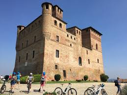 Restaurant castello grinzane cavour is a recommended authentic restaurant in grinzane cavour, italy, famous for salsiccia. Castello Di Grinzane Cavour Castello Outdooractive Com
