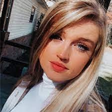 Gloria Singletary's Instagram, Twitter & Facebook