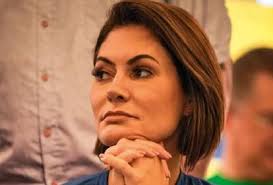 O recado implícito de Michelle na carta em que deixou o comando do PL Mulher