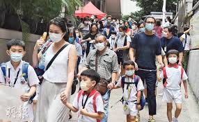 他在家說方言，在學校說普通話。 msc, trad.他在家说方言，在学校说普通话。 msc, simp. Rcasbi Oiwrz4m