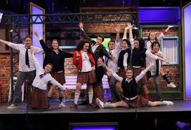 Çok güzel hareketler 2, bkm mutfak imzalı, 10 şubat 2019 tarihinde kanal d'de yayınlanmaya başlayan eğlence programı. Cok Guzel Hareketler 2 Kusak Episode 1 2 Tv Episode 2019 Imdb