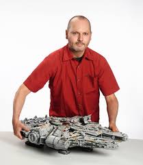 Das modell ist 11 cm hoch, 48 cm lang. Interview With Hans Burkhard Schlomer Designer Of 75192 Millennium Falcon Brickset Lego Set Guide And Database