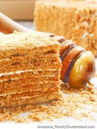 Honigtorte Medovik Mit Gekochter Kondensmilch Und Rum Foodtempel Rezept Backrezepte Russisches Geback Einfacher Nachtisch