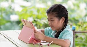 Cukup dengan tetes, anak anak lancar bicara. Anak Kecanduan Gadget Bisa Jadi Lambat Berjalan Kok Bisa