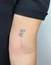 Wenn sie auf der suche nach einem blumenladen in rostock sind, dann wenden sie selbstverständlich bietet „vergiß mein nicht auch blumige ideen und geschenke für andere anlässe. Minimalist Tattoo Placement Minimalisttattoos Tattoo Weiss Tattoo Vergissmeinnicht Kleine Tattoos