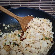 Resepi kacang goreng mudah & sedap, boleh buat ketagih! Resipi Spicy Salted Egg Cornflakes Kudapan Dengan Gabungan Rasa Rangup Berlemak Masin Juga Pedas Ringkas Tapi Sedap Begini Cara Buatnya Keluarga