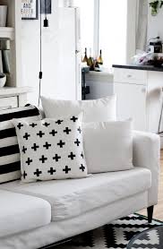 Cozy whites & black accents. Diy Decor Ideas For Black And White Bedroom