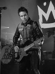 His father, dave stumph, is a folk singer, and his older brother, kevin, is an accomplished violinist. Pete Wentz Wikipedia