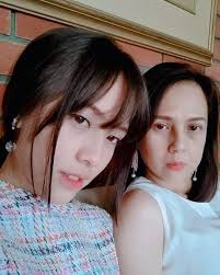 Adhisty zara (pop singer) was born on the 21st of june, 2003. Seperti Kakak Adik Begini Potret Zara Jkt48 Bersama Ibunda