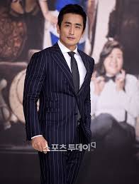 배우 신애라는 7월28일 방송된 sbs '힐링캠프, 기쁘지 아니한가'에 게스트로 출연해 아들 정민, 딸 예은·예진 등 세 자녀와 함께 미국 로스앤젤레스에 2~3년간 머무르면서 기독교 상담학과 교육학을 공부할. ì°¨ì¸í'œ ì‹ ì• ë¼ í•™ìœ„ ë…¼ëž€ í•´ëª… ì•„ë‚´ êµìˆ˜í•  ìƒê° ì—†ë‹¤