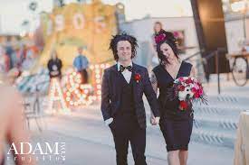 Billie joe armstrong, il leader dei green day, è arrivato a viggiano, il paese dal quale i suoi avi, pietro marsicano, classe 1831 e sua moglie who are billie joe armstrong's children (from youngest to oldest) ? Adrienne Billie Joe Armstrong Neon Museum Wedding Las Vegas Billie Joe Armstrong Green Day Billie Joe Las Vegas Wedding Planner