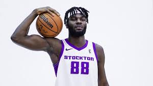 Dividimos o vídeo em 3 partes, . Video Neemias Queta Faz 24 Pontos Na Estreia Pelos Stockton Kings Maisfutebol