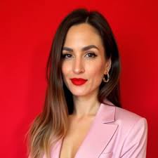 Vor 8 Jahren habe ich zusammen mit Coca-Cola und Iris Reeves ein kurzes  Video mit Video-Tipps aufgenommen 🧑🏼‍🎄 Ich habe letztens ein bisschen in  meiner YouTube-Vergangenheits-Kiste gewühlt und…