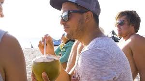 Neben dem baby wird auch der ältere bruder gestillt. Sion Mauritius Home Facebook