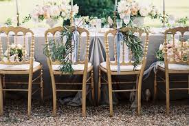 L'organisation d'un mariage doit se faire au millimètre près : Quelques Idees De Decoration Originales Pour Vos Chaises De Mariage Le Blog