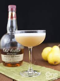 Pear Bourbon Cocktail With Ginger Honey Syrup Med Bilder Frukt Juice