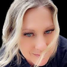 Tanya Holmes's Instagram, Twitter & Facebook