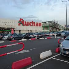 Crossed by the river marne. Auchan Supermarche A Neuilly Sur Marne