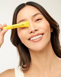 The Turmeric Cream is here💛 A fast acting spot treatment that shrinks,  fades, and heals blemishes overnight🌼 This cream combines the  anti-inflammatory effects of turmeric with the blemish-fighting power of 1%  salicylic