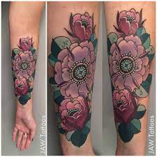 Jessica White On Instagram Jeana S Compass Flowers All Done Thank You So Much Lady Fo Traditional Tattoo Flowers Flower Tattoo Back Flower Tattoo Shoulder