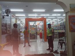 Tentu saja yang menarik bagi para pendatang dari kota lain adalah umr dki jakarta yang setiap tahunnya selalu mengalami kenaikan. Tim Patroli Rutin Polsek Paseh Polresta Bandung Sambangi Ritel Yomart Guna Menjaga Kamtibmas Malam Hari Tetap Kondusif Jurnal Polri