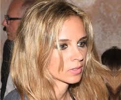 Jul 15, 2021 · la respuesta de maría alejandra silva es que ella solo le puede dar comida a sus trabajadores, a los que ella contrata pero no al portero porque ese no lo contrató ella. Alejandra Silva Bio Facts Family Life Of Richard Gere S Wife