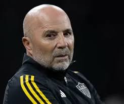 Tiene 54 años y se tatuó la cara de Messi en la espalda • Diario Democracia